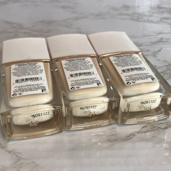 Flower light illusion all day wear SPF18 shell foundation make up bundle - Picture 5 of 7